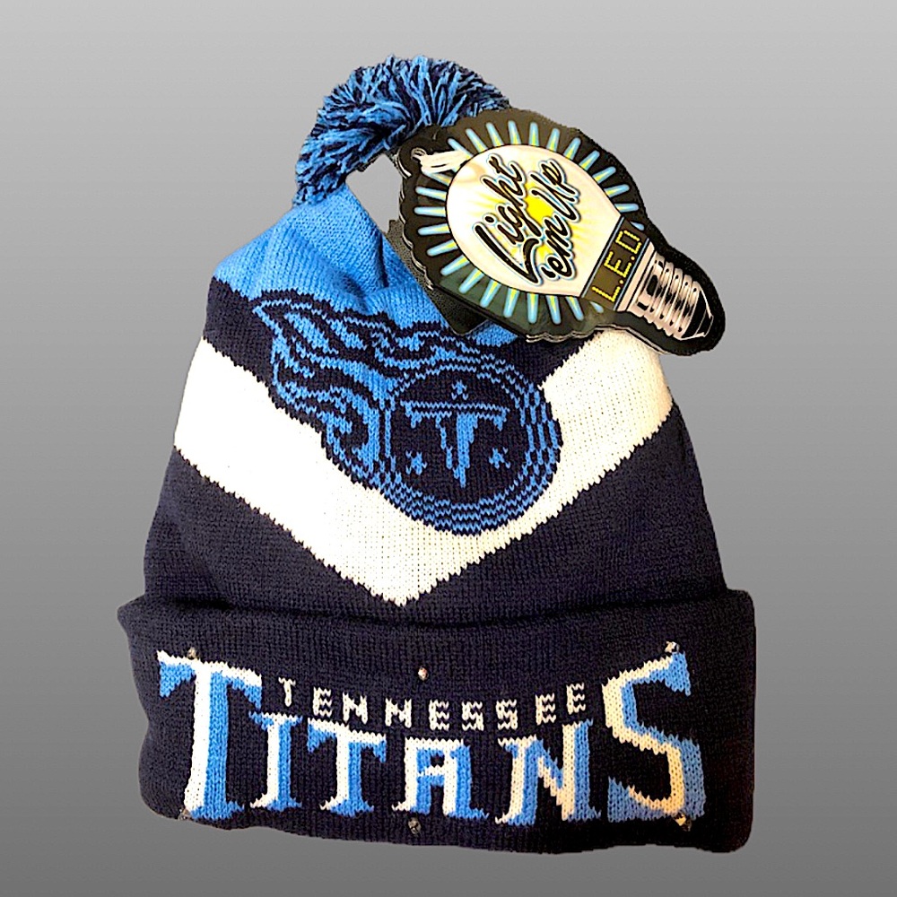 NWT Tennessee Titans LED Light Up Pom Beanie